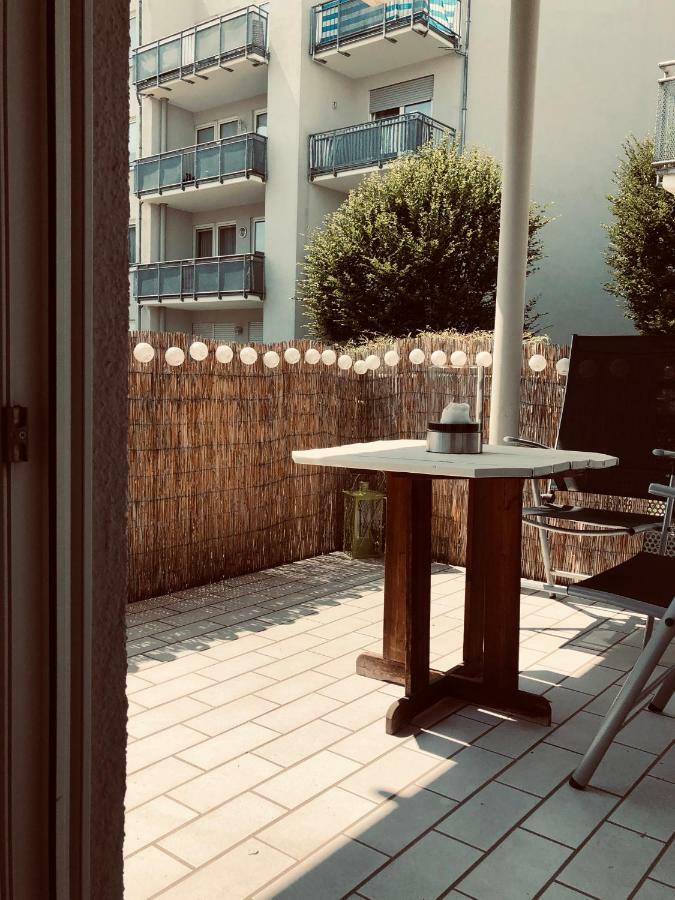 Parkplatz Und Balkon - Burberg'S Heimathafen In فيسبادن المظهر الخارجي الصورة